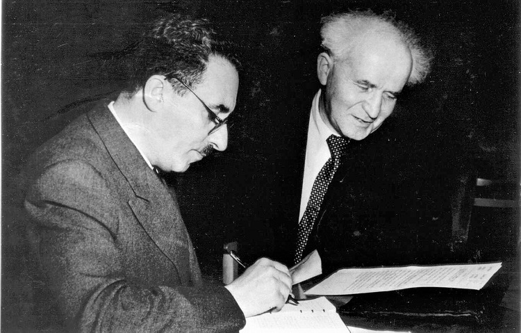 דוד בן-גוריון ומשה שרת בעת הדיונים באו"ם על תכנית החלוקה, ניו-יורק, 1947. (PHPS\1340118)